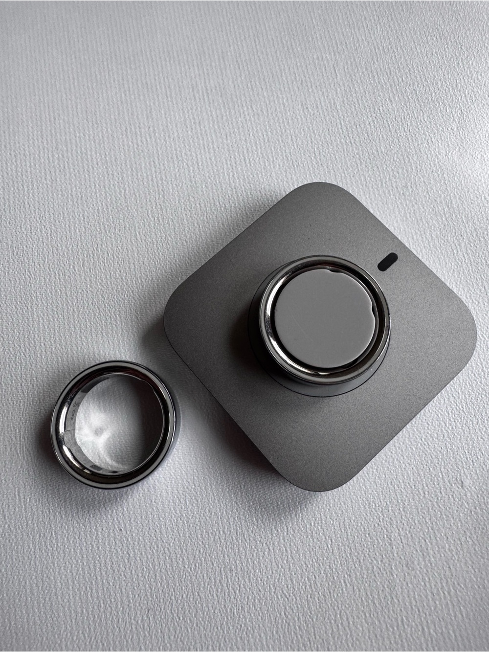 Oura Gray Magnetic Ring Accessory with Silver Accent